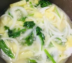チンゲン菜と玉ねぎの中華スープ